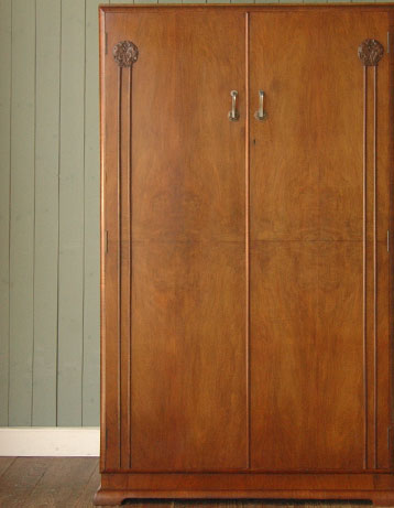 たくさん掛けれて、たっぷり収納！
 実用的で絵になる大人のワードローブ