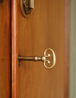 たくさん掛けれて、たっぷり収納！
 実用的で絵になる大人のワードローブ