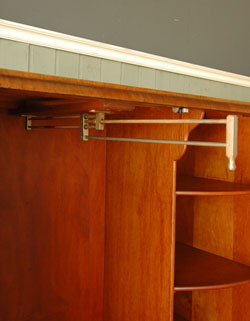 たくさん掛けれて、たっぷり収納！
 実用的で絵になる大人のワードローブ