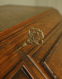 上品でシンプルな佇まいが魅力的な
アンティーク ビューロー