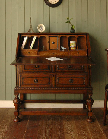 上品でシンプルな佇まいが魅力的な
アンティーク ビューロー