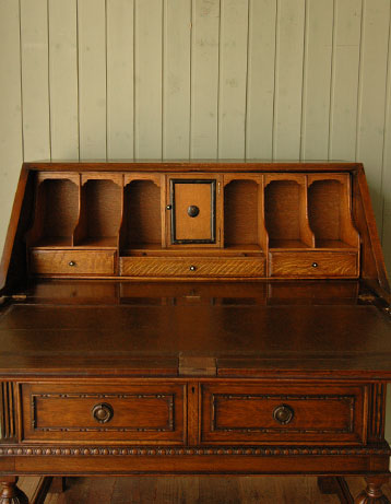 上品でシンプルな佇まいが魅力的な
アンティーク ビューロー