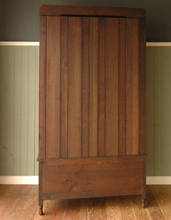 たくさん掛けられて、たっぷり収納！
実用的で絵になる大人のワードローブ