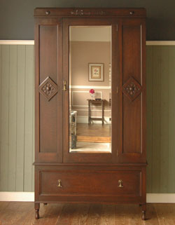 たくさん掛けられて、たっぷり収納！
実用的で絵になる大人のワードローブ