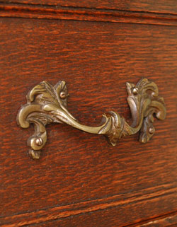 上品でシンプルな佇まいが魅力的な
アンティーク ビューロー