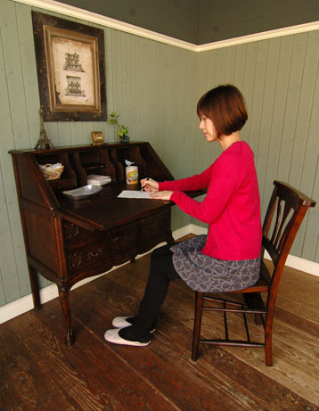 上品でシンプルな佇まいが魅力的な
アンティーク ビューロー