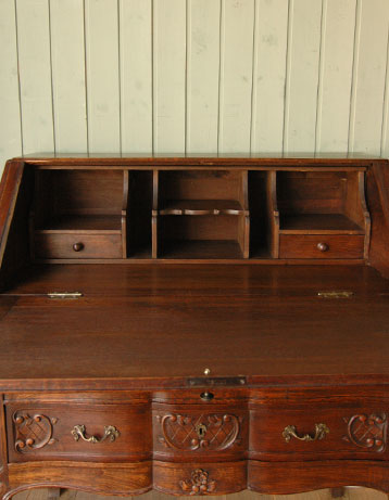 上品でシンプルな佇まいが魅力的な
アンティーク ビューロー