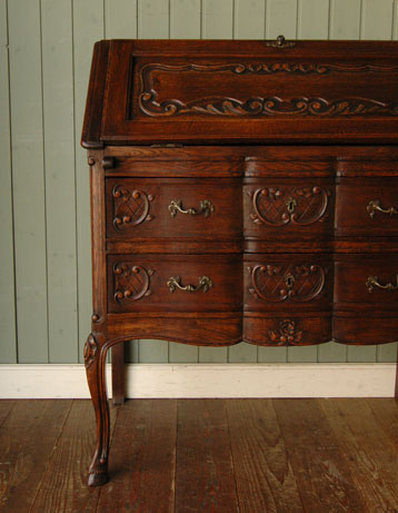 上品でシンプルな佇まいが魅力的な
アンティーク ビューロー