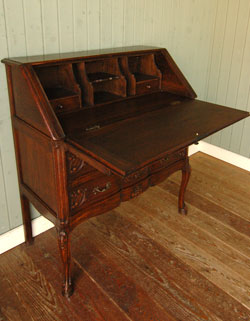 上品でシンプルな佇まいが魅力的な
アンティーク ビューロー