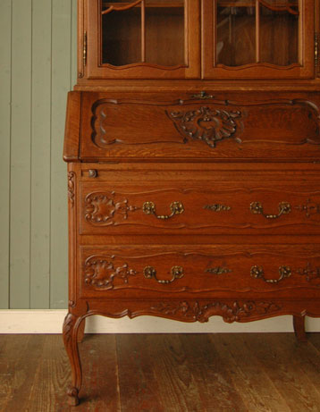 本棚と机。両方欲しい人のためのビューローブックケース