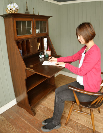 本棚と机。両方欲しい人のためのビューローブックケース