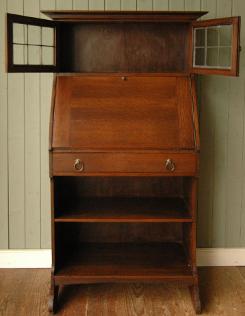 本棚と机。両方欲しい人のためのビューローブックケース