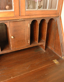 本棚と机。両方欲しい人のためのビューローブックケース