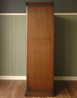 たくさん掛けれて、たっぷり収納！
 実用的で絵になる大人のワードローブ