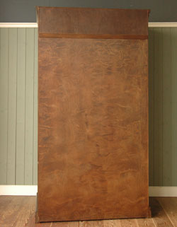 たくさん掛けれて、たっぷり収納！
 実用的で絵になる大人のワードローブ