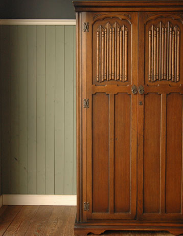 たくさん掛けれて、たっぷり収納！
 実用的で絵になる大人のワードローブ