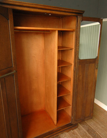 たくさん掛けれて、たっぷり収納！
 実用的で絵になる大人のワードローブ