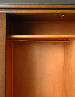 たくさん掛けれて、たっぷり収納！
 実用的で絵になる大人のワードローブ