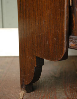 どこをとってもキレイな
アンティーク　カップボード