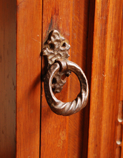 j-680-f アンティークキャビネット