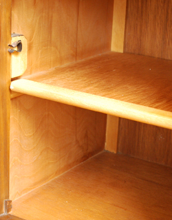 j-680-f アンティークキャビネット