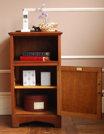 j-680-f アンティークキャビネット