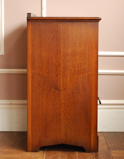 j-680-f アンティークキャビネット