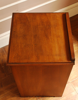 j-680-f アンティークキャビネット