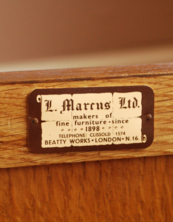 j-680-f アンティークキャビネット