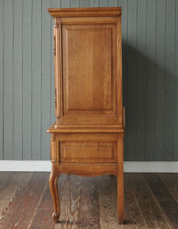 j-701-f アンティークキャビネット