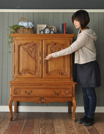 j-701-f アンティークキャビネット