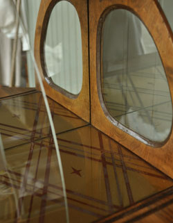 j-728-f アンティークガラスキャビネット