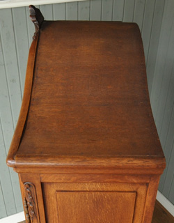 j-737-f アンティークのキャビネット