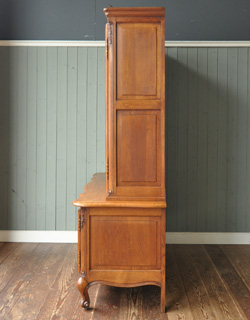 j-737-f アンティークのキャビネット