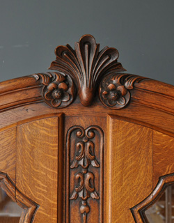 j-737-f アンティークのキャビネット