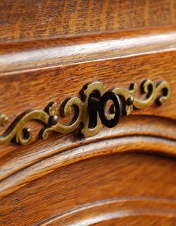 j-748-f アンティークのキャビネット