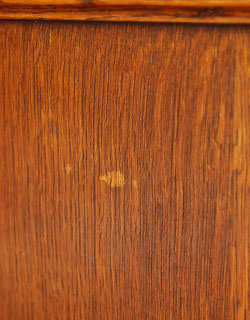 j-748-f アンティークのキャビネット