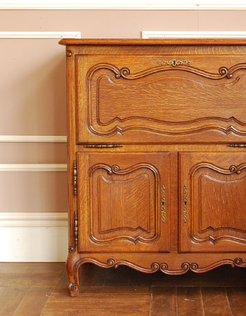 j-748-f アンティークのキャビネット