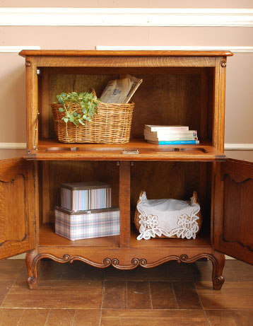 j-748-f アンティークのキャビネット