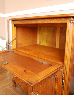 j-748-f アンティークのキャビネット