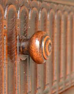 j-779-f アンティークアーコールカップボードの取っ手２