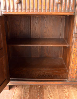 j-779-f アンティークアーコールカップボードの下扉内