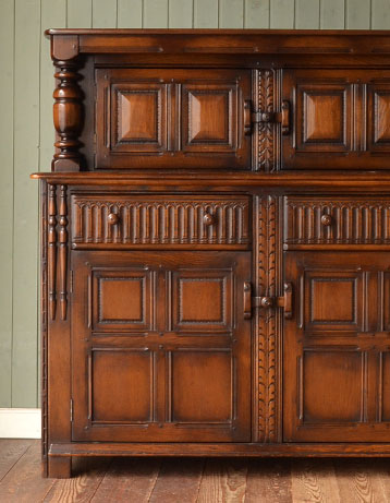 j-779-f アンティークアーコールカップボードのアップ