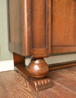 j-780-f アンティークサイドボードの脚