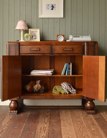 j-780-f アンティークサイドボードの開いたとき