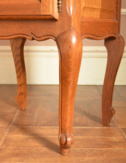 j-807-f アンティークのナイトテーブル脚