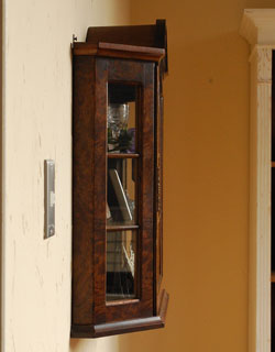 j-814-f アンティークウォールキャビネットの横から