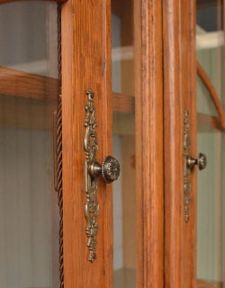 j-824-f アンティークのキャビネット