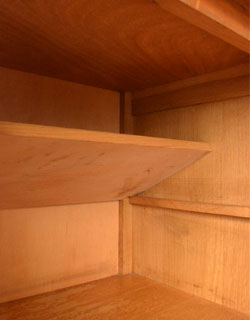 j-824-f アンティークのキャビネット