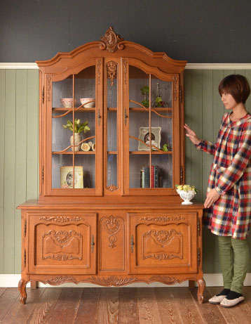 j-824-f アンティークのキャビネット